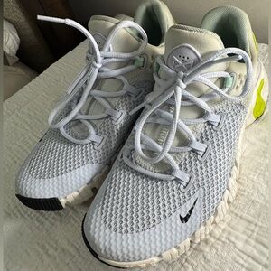 Nike Free Metcon 4 Grey Atomic Green W size 8.5
